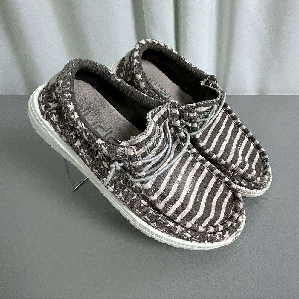 Hey Dude boys Gray white blend loafers size 4